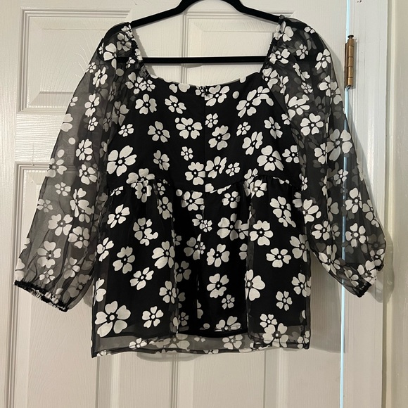 NWT- Cato Black and White Floral Blouse Sheer Sleeves Size Medium. - Picture 6 of 8